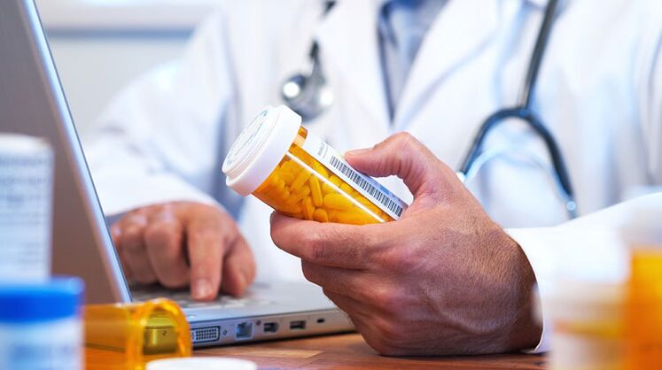 Doctors prescribe medicine for prostatitis
